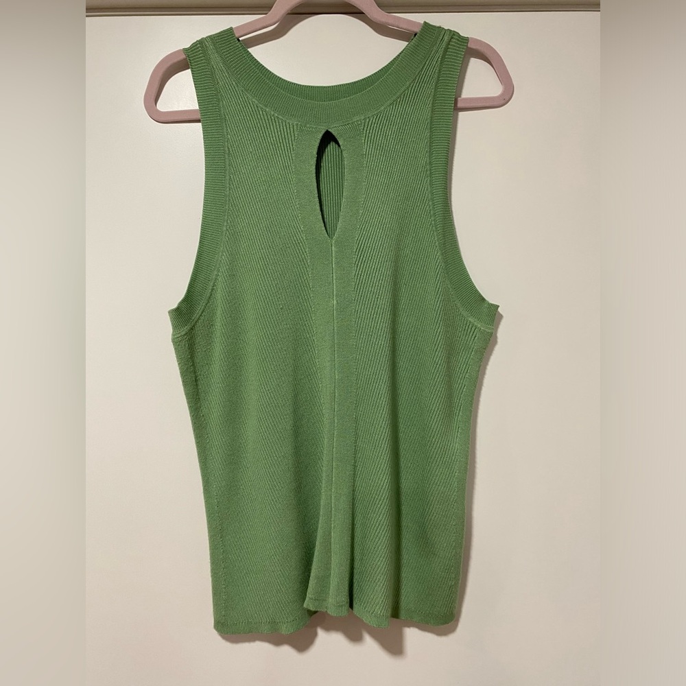 RW&Co Green Knit tank top with Keyhole detail 🌿🥑